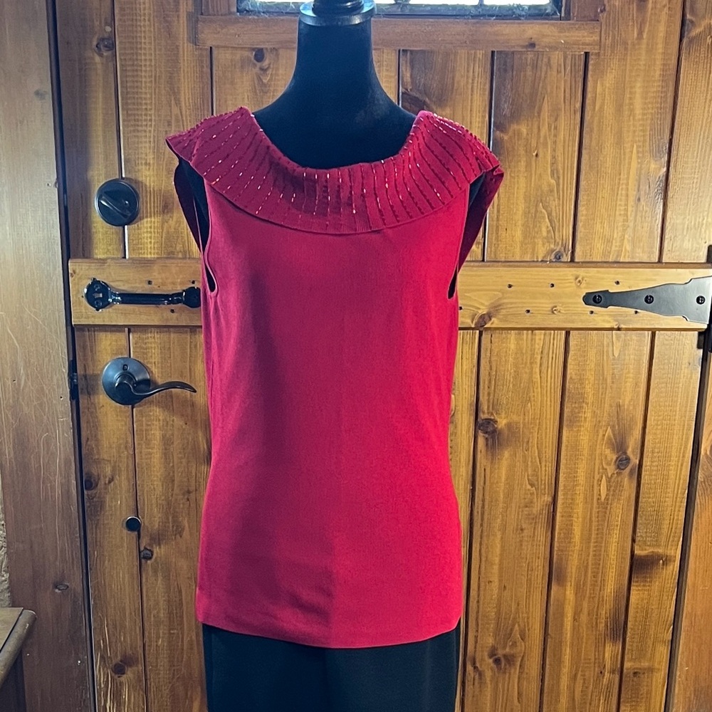 Michelle Nicole size Medium red sleeveless top embellished with red beads 2392